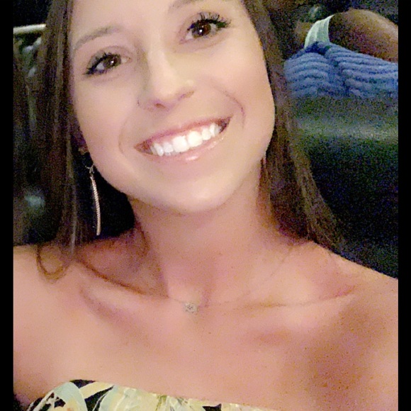 Meet your Posher, Beth - Picture 1 of 1